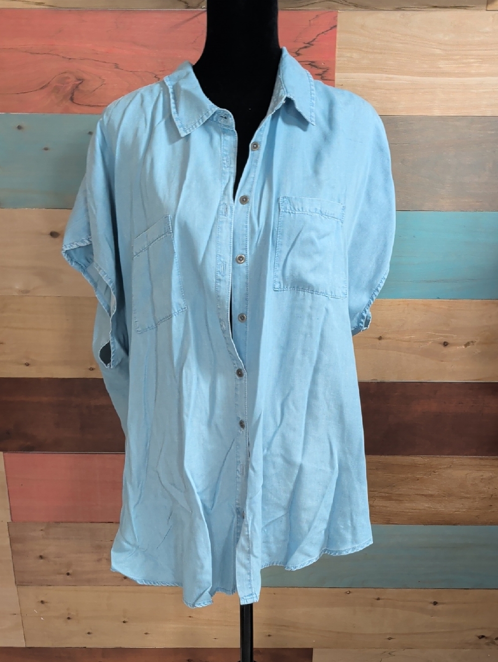torrid Light Blue Short Sleeve Button-Down Shirt